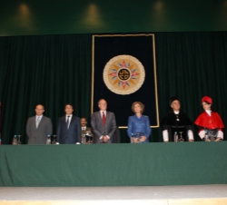 Apertura del Curso Universitario 2012/2013. Vista de la mesa presidencial durante el acto 